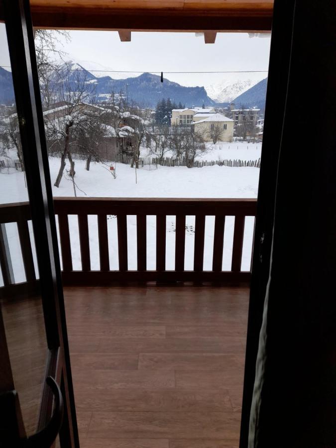 Jeiran Japaridze'S Guesthouse Местия Экстерьер фото